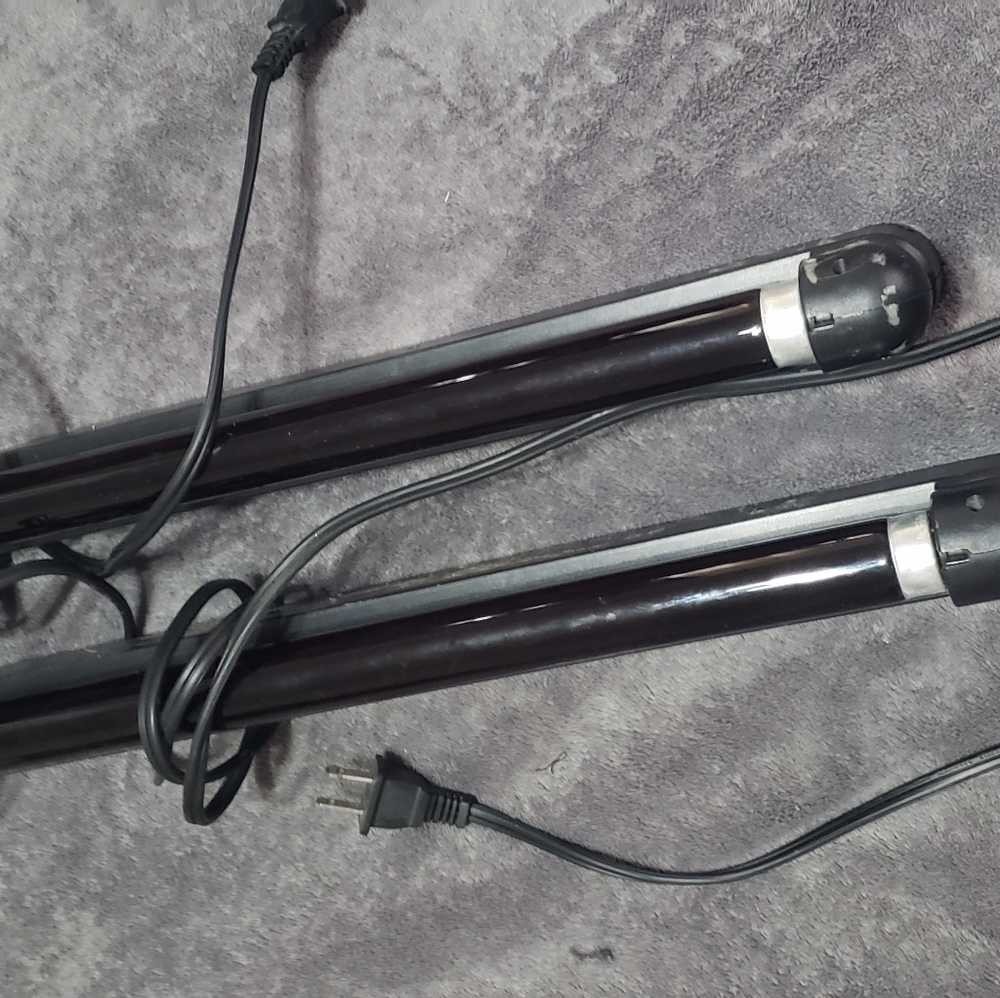 BLACK LIGHT TUBES (2) GREAT CONDITION